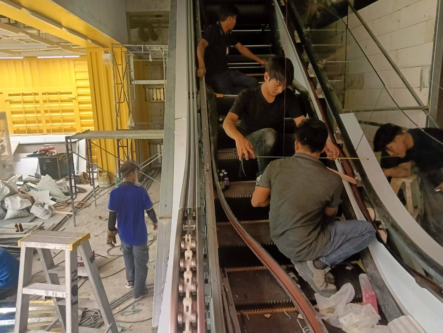 ESCALATOR 5